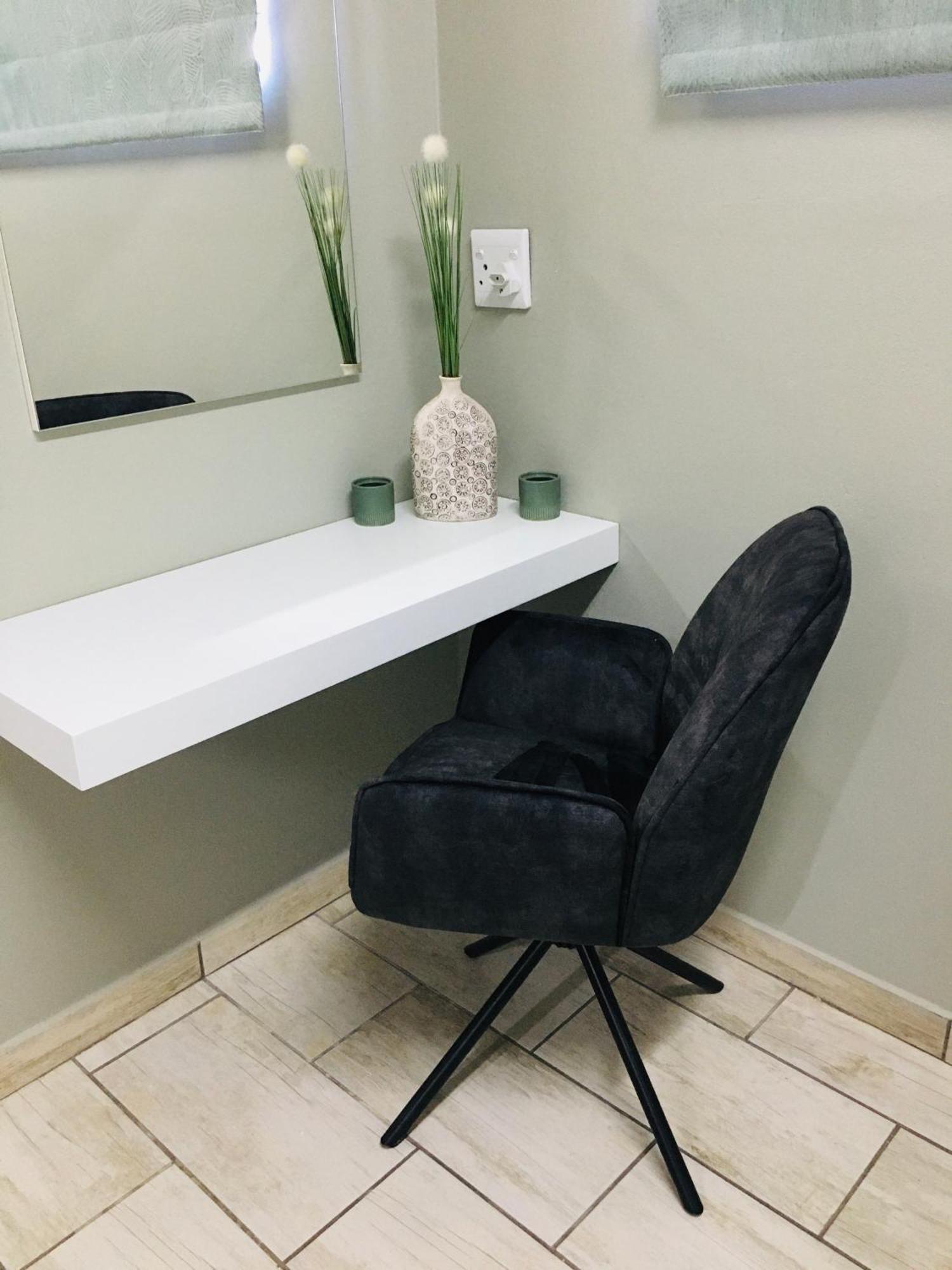 Happy Daze Apartment Свелендам Екстериор снимка