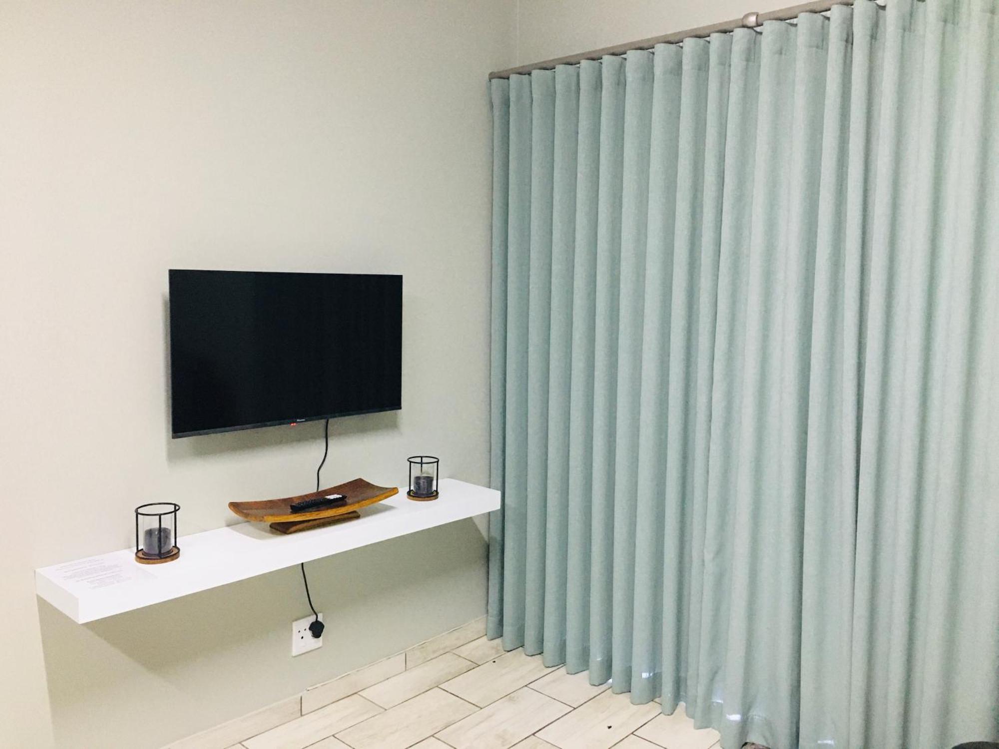 Happy Daze Apartment Свелендам Екстериор снимка