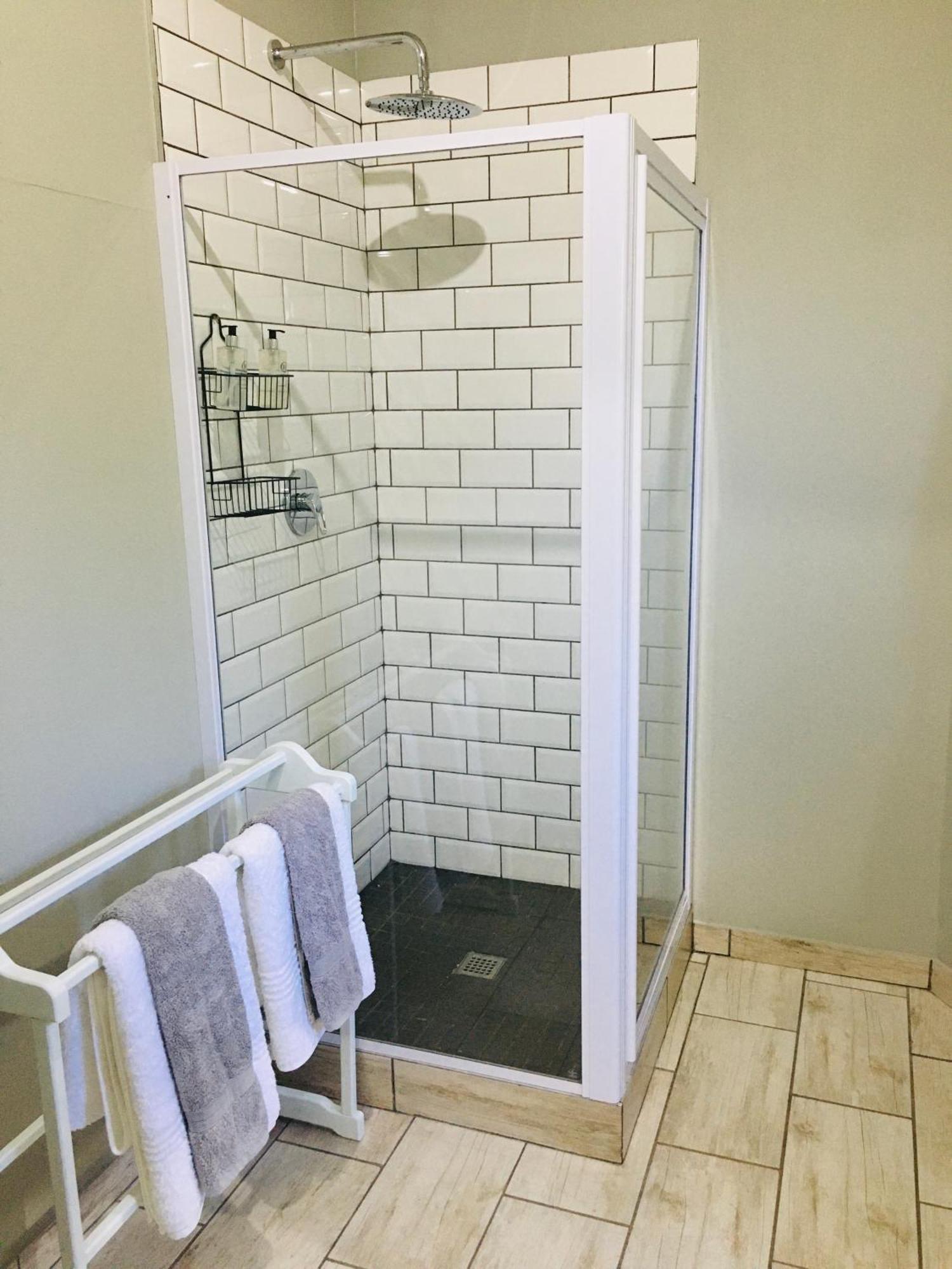 Happy Daze Apartment Свелендам Екстериор снимка