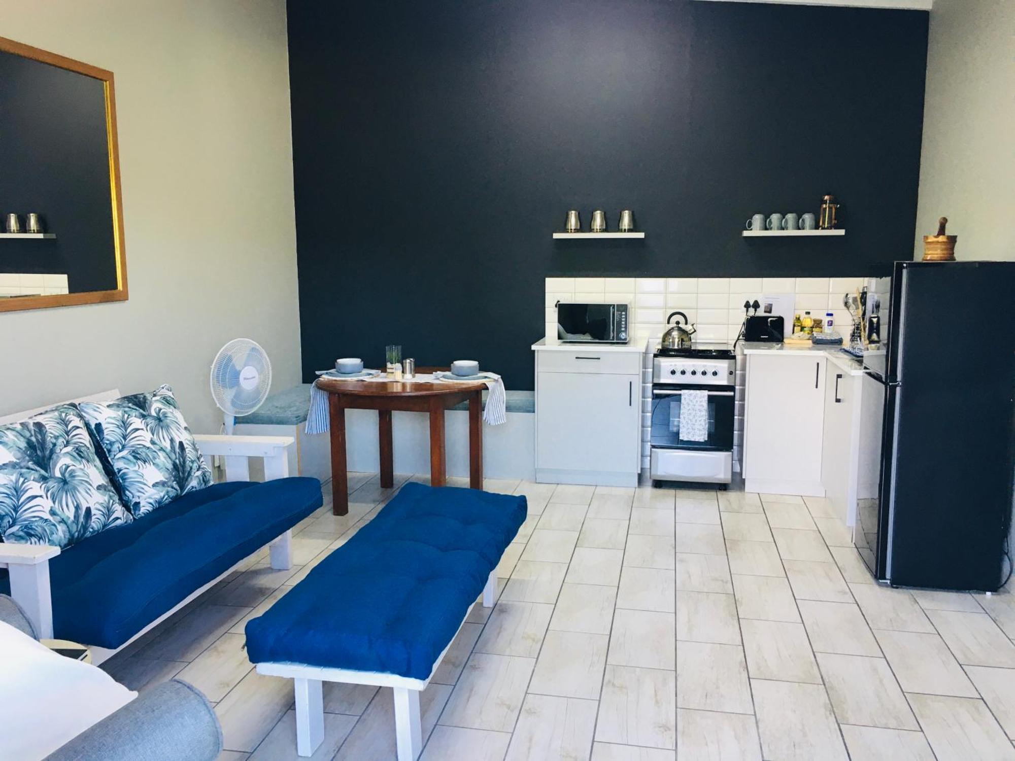Happy Daze Apartment Свелендам Екстериор снимка